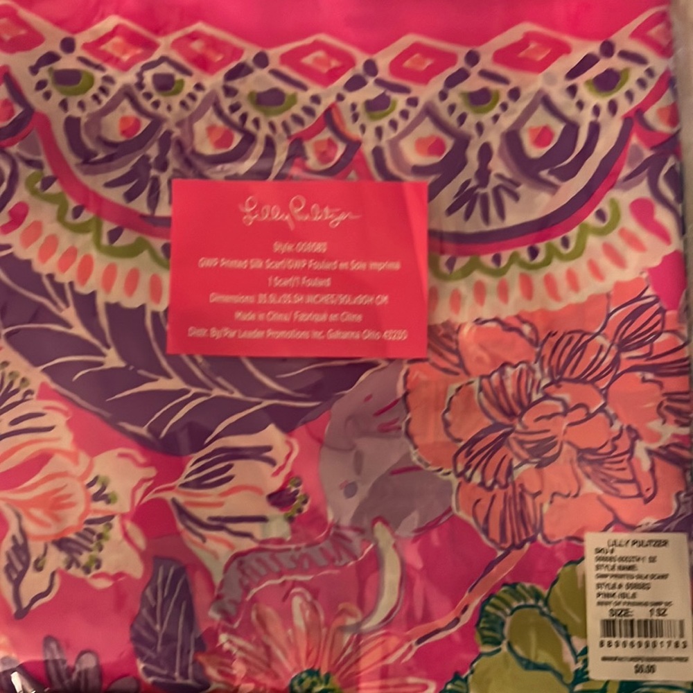 NWT Lilly Pulitzer scarf “Best of Friends” Breast Cancer Research Foundation